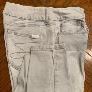 Seven7 Ladies size 14 Tummyless High-Rise Skinny Color: GlacierWash